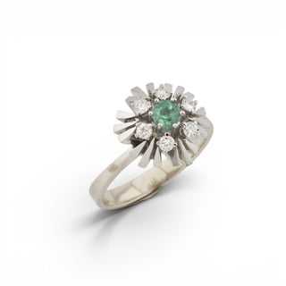 Ring aus 585 Weißgold mit Smaragddoublette und Brillant, nachhaltiger second hand Schmuck perfekt aufgearbeitet