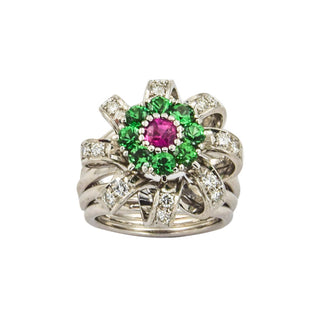 Ring aus 750 Weißgold mit Rubin, Tsavorit und Brillant, nachhaltiger second hand Schmuck perfekt aufgearbeitet