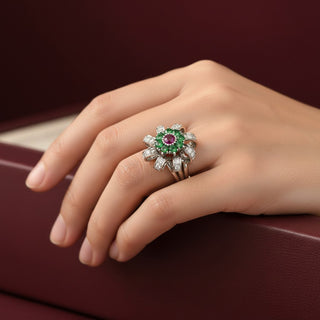 Ring aus 750 Weißgold mit Rubin, Tsavorit und Brillant, nachhaltiger second hand Schmuck perfekt aufgearbeitet