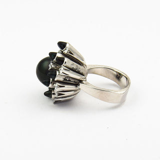 Ring aus 585 Weißgold mit Turmalin und Brillant, nachhaltiger second hand Schmuck perfekt aufgearbeitet