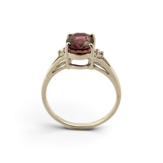 Ring aus 750 Weißgold mit Turmalin und Brillant, nachhaltiger second-hand Schmuck perfekt aufgearbeitet