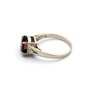 Ring aus 750 Weißgold mit Turmalin und Brillant, nachhaltiger second-hand Schmuck perfekt aufgearbeitet