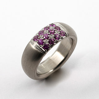 Saphirring aus 750 Weißgold, nachhaltiger second hand Schmuck perfekt aufgearbeitet
