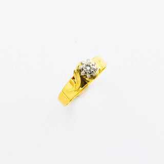 Solitärring aus 750 Gelb- und Weißgold mit Brillant, nachhaltiger second hand Schmuck perfekt aufgearbeitet