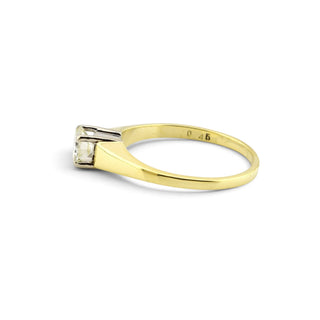 Solitärring aus 585 Gelb- und Weißgold mit Brillant, nachhaltiger second-hand Schmuck perfekt aufgearbeitet