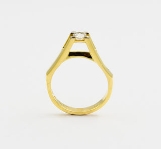 Solitärring aus 585 Gelb- und Weißgold mit Brillant, nachhaltiger second hand Schmuck perfekt aufgearbeitet