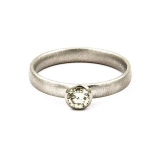 Solitärring aus 950 Platin mit Brillant, nachhaltiger second hand Schmuck perfekt aufgearbeitet