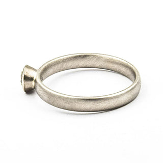 Solitärring aus 950 Platin mit Brillant, nachhaltiger second hand Schmuck perfekt aufgearbeitet