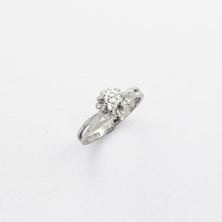 Solitärring aus 750 Weißgold mit Brillant, nachhaltiger second hand Schmuck perfekt aufgearbeitet