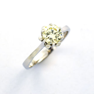 Solitärring aus 585 Weißgold mit Brillant, nachhaltiger second hand Schmuck perfekt aufgearbeitet