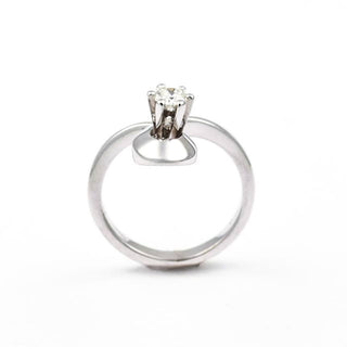 Solitärring aus 750 Weißgold mit Brillant, nachhaltiger second hand Schmuck perfekt aufgearbeitet