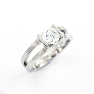 Solitärring aus 750 Weißgold mit Brillant, nachhaltiger second hand Schmuck perfekt aufgearbeitet