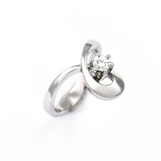 Solitärring aus 750 Weißgold mit Brillant, nachhaltiger second hand Schmuck perfekt aufgearbeitet