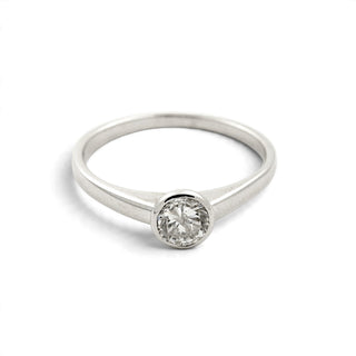 Solitärring aus 585 Weißgold mit Brillant, nachhaltiger second-hand Schmuck perfekt aufgearbeitet