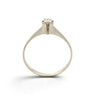 Solitärring aus 585 Weißgold mit Brillant, nachhaltiger second-hand Schmuck perfekt aufgearbeitet