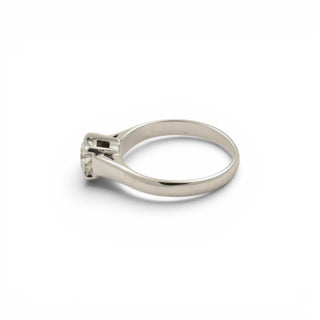 Solitärring aus 585 Weißgold mit Brillant, nachhaltiger second-hand Schmuck perfekt aufgearbeitet
