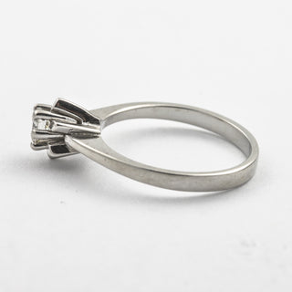 Solitärring aus 585 Weißgold mit Brillant, nachhaltiger second hand Schmuck perfekt aufgearbeitet