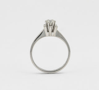 Solitärring aus 585 Weißgold mit Brillant, nachhaltiger second hand Schmuck perfekt aufgearbeitet