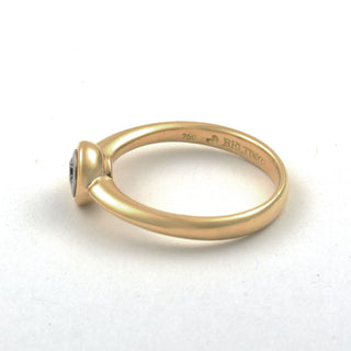 Solitärring aus 750 Gelb- und Weißgold mit Brillant, nachhaltiger second hand Schmuck perfekt aufgearbeitet
