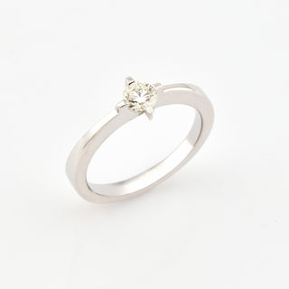 Solitärring aus 585 Weißgold mit Brillant, nachhaltiger second hand Schmuck perfekt aufgearbeitet