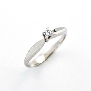 Solitärring aus 585 Weißgold mit Brillant, nachhaltiger second hand Schmuck perfekt aufgearbeitet