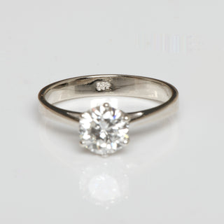 Solitärring aus 585 Weißgold mit Brillant, nachhaltiger second hand Schmuck perfekt aufgearbeitet