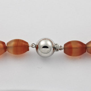 Halskette aus Karneol und Achat mit Kugelschließe aus 925 Silber, nachhaltiger second hand Schmuck perfekt aufgearbeitet