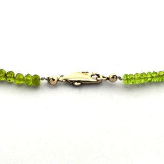 Peridotkette mit Schließe aus 925 Silber, nachhaltiger second hand Schmuck perfekt aufgearbeitet