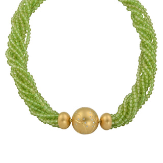 Peridotkette mit Schließe aus 750 Gelbgold mit Brillant, nachhaltiger second hand Schmuck perfekt aufgearbeitet