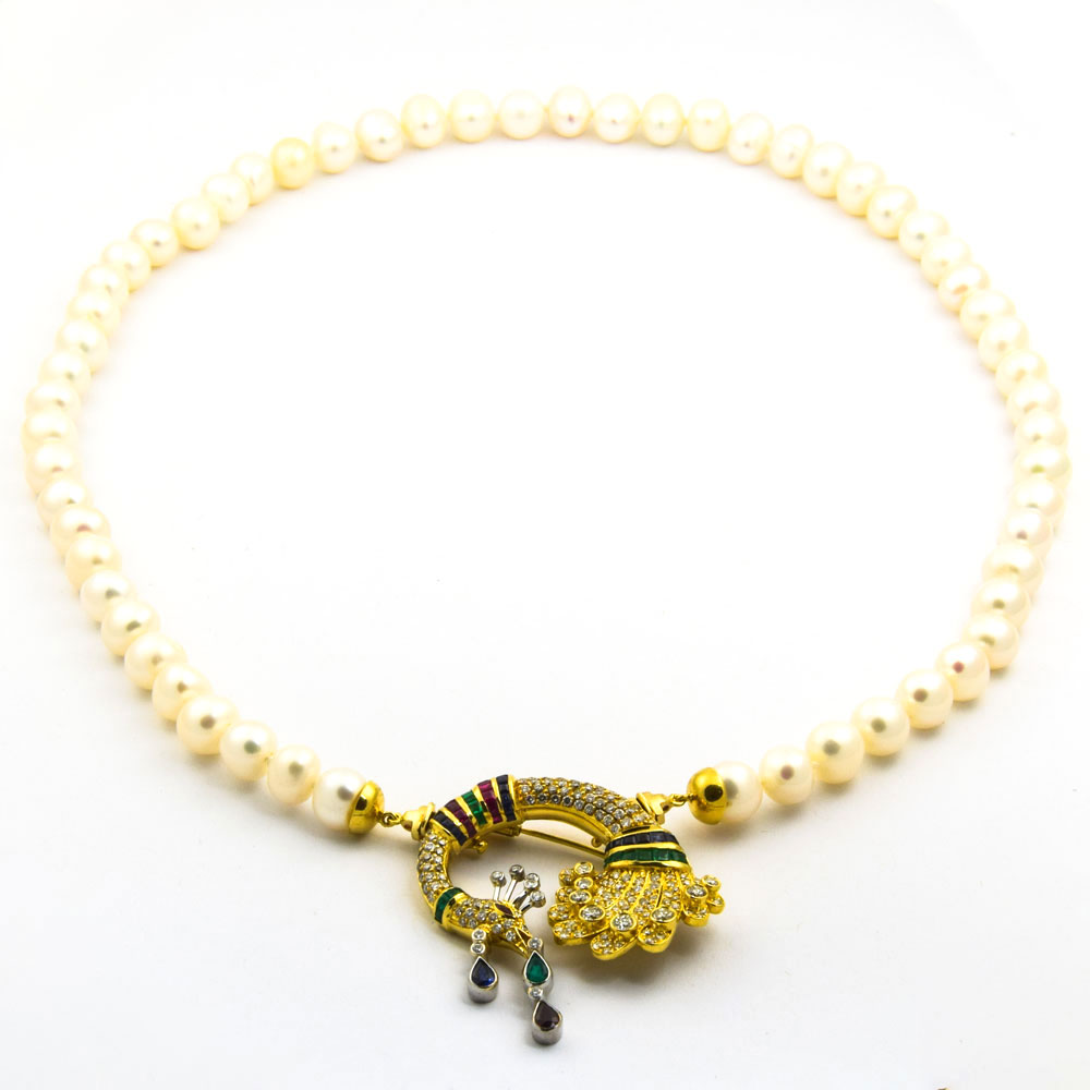 Perlenkette mit Schließe aus 750 Gelb- und Weißgold mit Perle, Smaragd und Saphir, nachhaltiger second hand Schmuck perfekt aufgearbeitet
