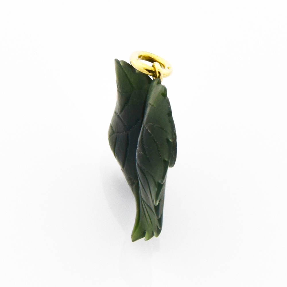 Anhänger Blatt aus 750 Gelbgold mit Jade, nachhaltiger second hand Schmuck perfekt aufgearbeitet