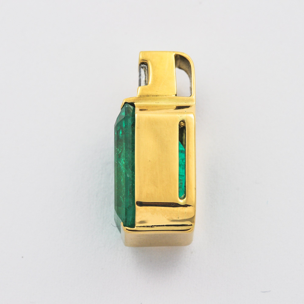 Smaragdanhänger aus 750 Gelbgold mit Diamant, nachhaltiger second hand Schmuck perfekt aufgearbeitet