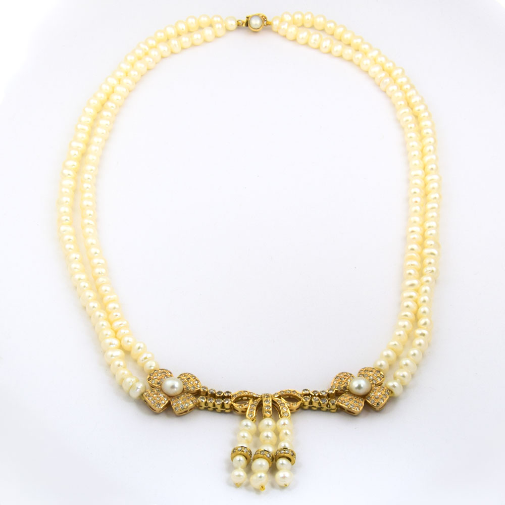 Perlenkette  mit Schließe und Mittelteil aus 750 Gelbgold mit Brillant, nachhaltiger second hand Schmuck perfekt aufgearbeitet
