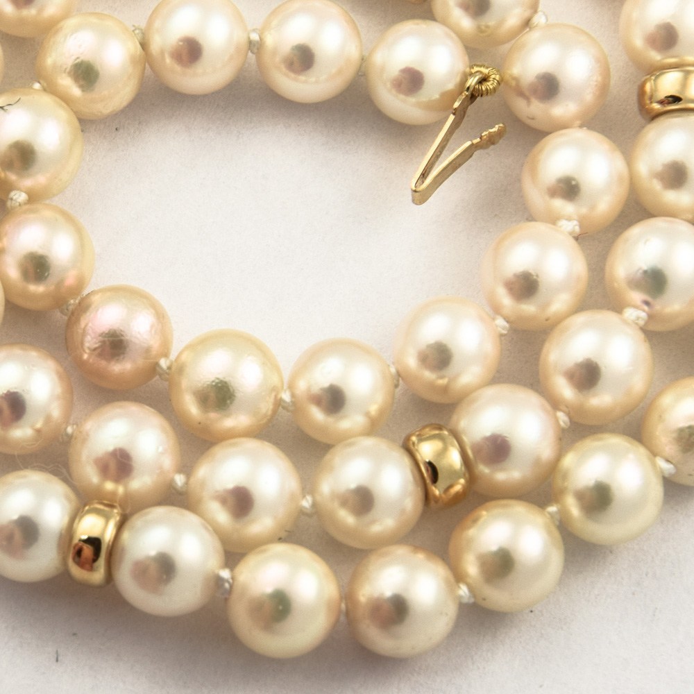 Perlenkette mit Kugelschließe und Zwischenteilen aus 750 Gelbgold, nachhaltiger second hand Schmuck perfekt aufgearbeitet