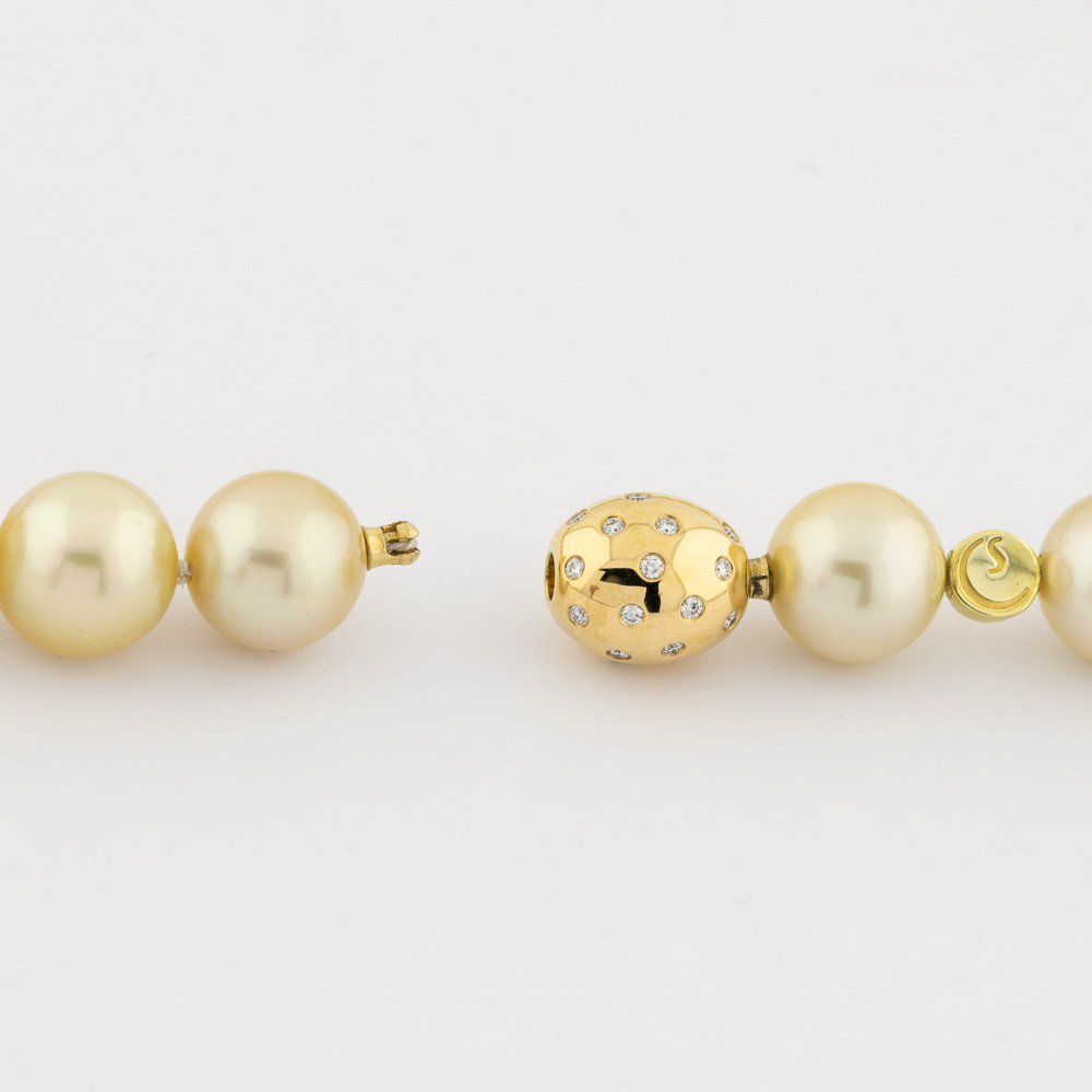 Schoeffel Perlenkette mit Schließe aus 750 Gelbgold mit Brillant, 50 cm, hochwertiger second hand Schmuck perfekt aufgearbeitet