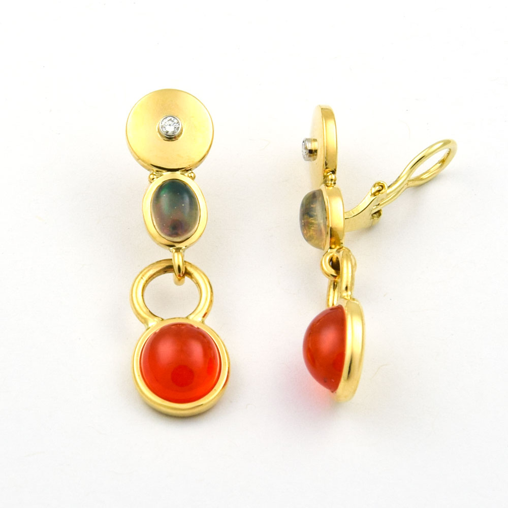 Ohrclips aus 585 Gelbgold mit Opal und Brillant, nachhaltiger second hand Schmuck perfekt aufgearbeitet