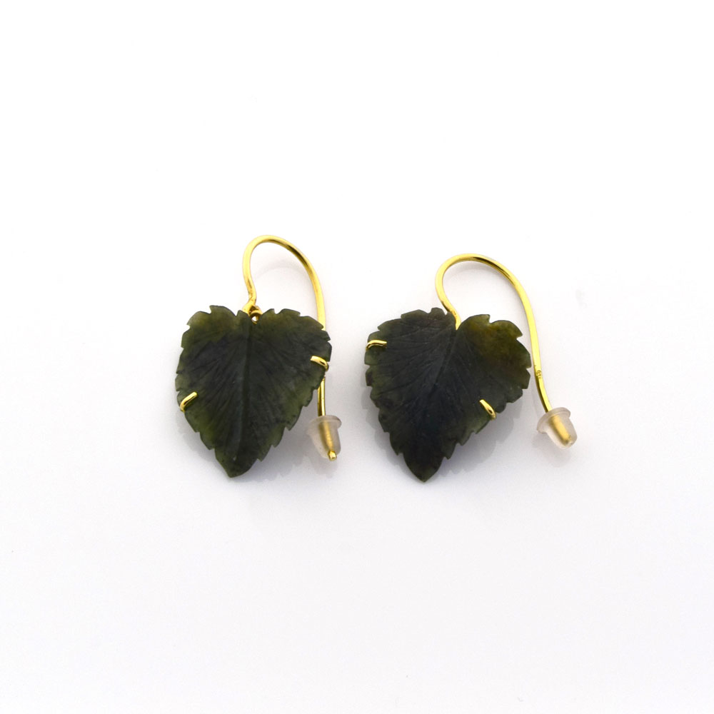 Ohrhänger Blätter mit Jade, nachhaltiger second hand Schmuck perfekt aufgearbeitet