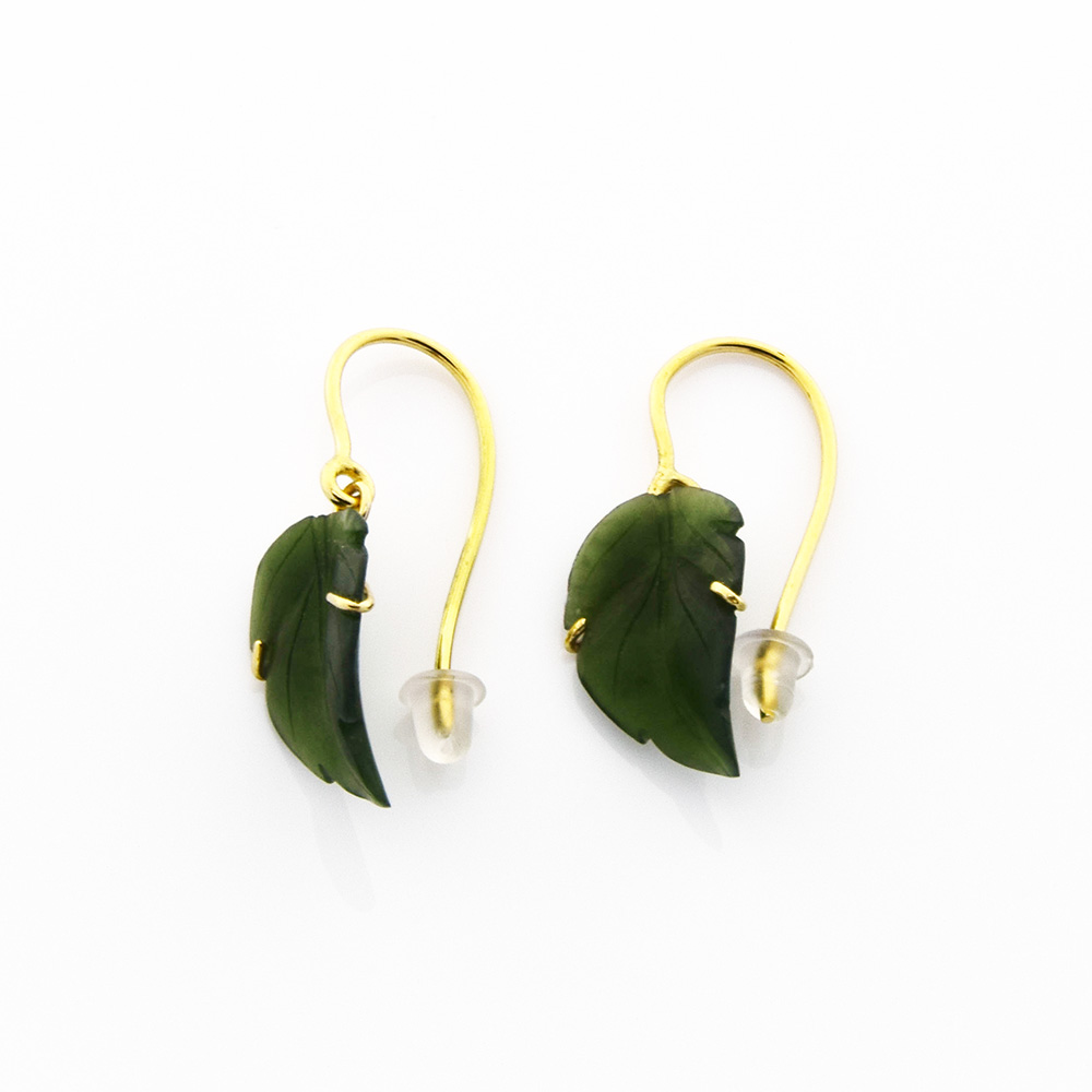 Ohrhänger aus 750 Gelbgold mit Jade, nachhaltiger second hand Schmuck perfekt aufgearbeitet