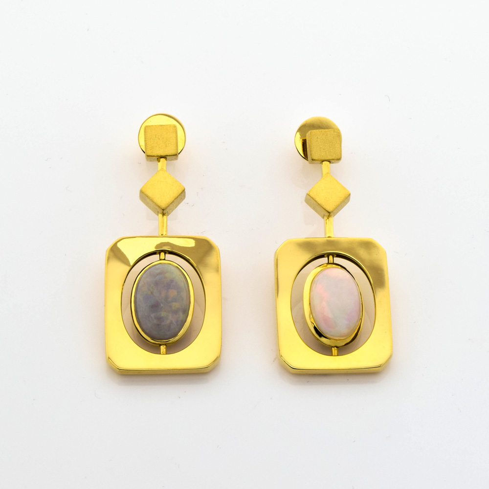 Ohrhänger aus 750 Gelbgold mit Opal, nachhaltiger second hand Schmuck perfekt aufgearbeitet
