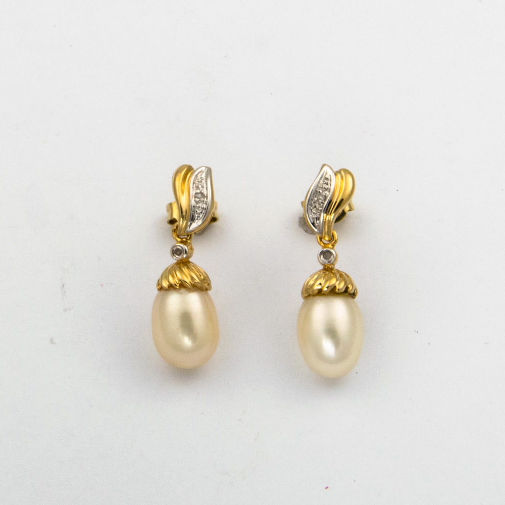 Ohrhänger aus 585 Gelbgold mit Perle und Diamant, nachhaltiger second hand Schmuck perfekt aufgearbeitet