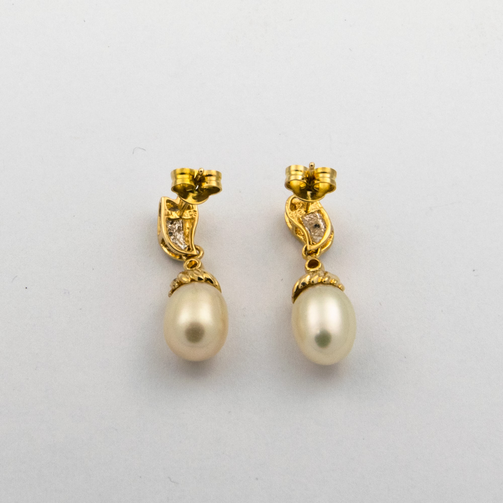 Ohrhänger aus 585 Gelbgold mit Perle und Diamant, nachhaltiger second hand Schmuck perfekt aufgearbeitet
