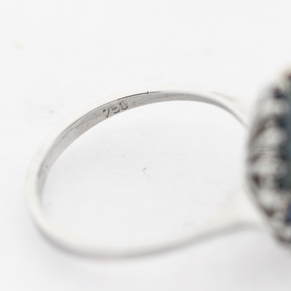 Entourage-Ring aus 750 Weißgold mit Perle und Saphir, nachhaltiger second hand Schmuck perfekt aufgearbeitet
