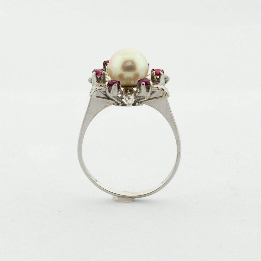 Entourage-Ring aus 750 Weißgold mit Perle und Rubin, nachhaltiger second hand Schmuck perfekt aufgearbeitet