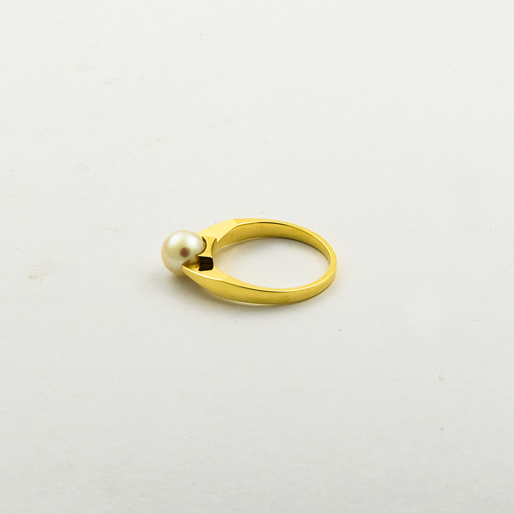 Johann Kaiser Ring aus 585 Gelbgold mit Perle, nachhaltiger second hand Schmuck perfekt aufgearbeitet