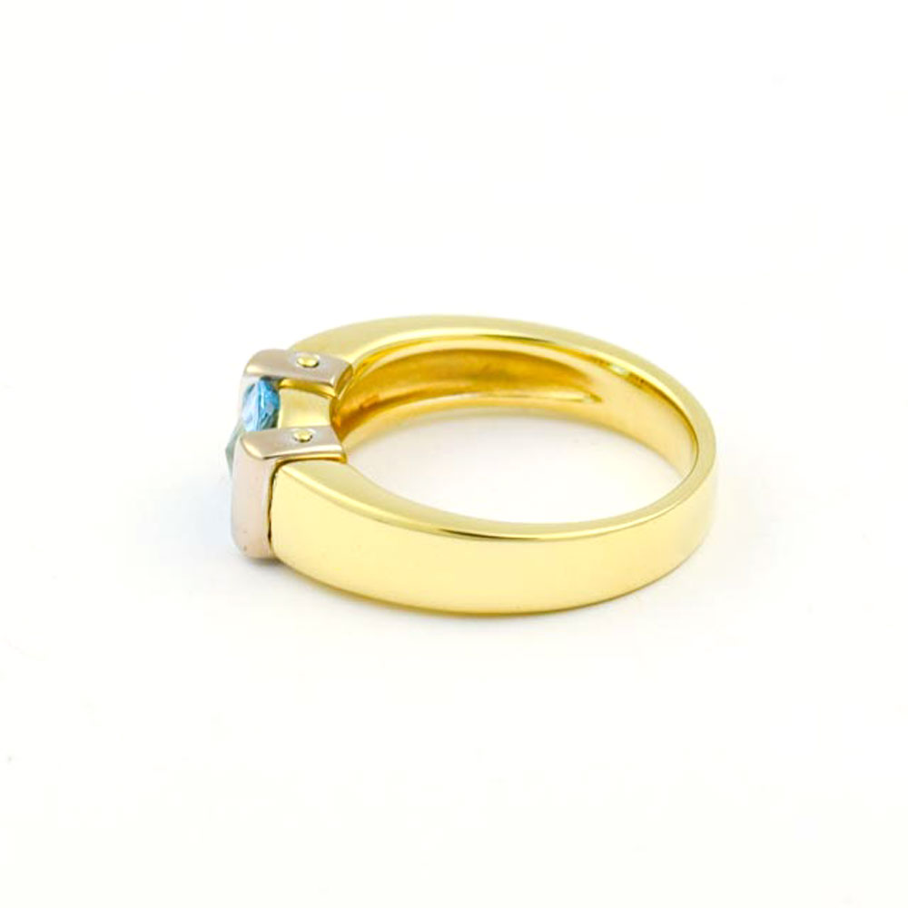 Ring aus 585 Gelb- und Weißgold mit Topas, nachhaltiger second hand Schmuck perfekt aufgearbeitet