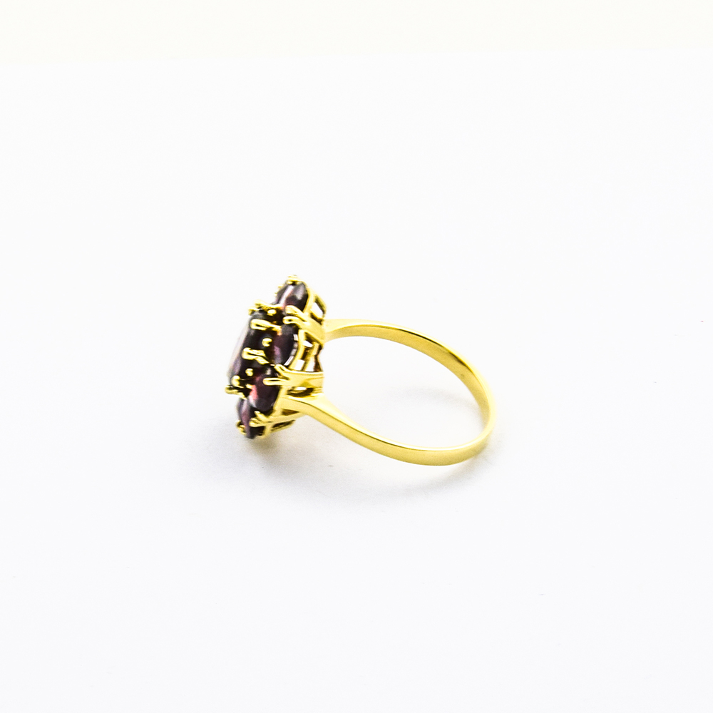 Ring aus 585 Gelbgold mit Granat, nachhaltiger second hand Schmuck perfekt aufgearbeitet