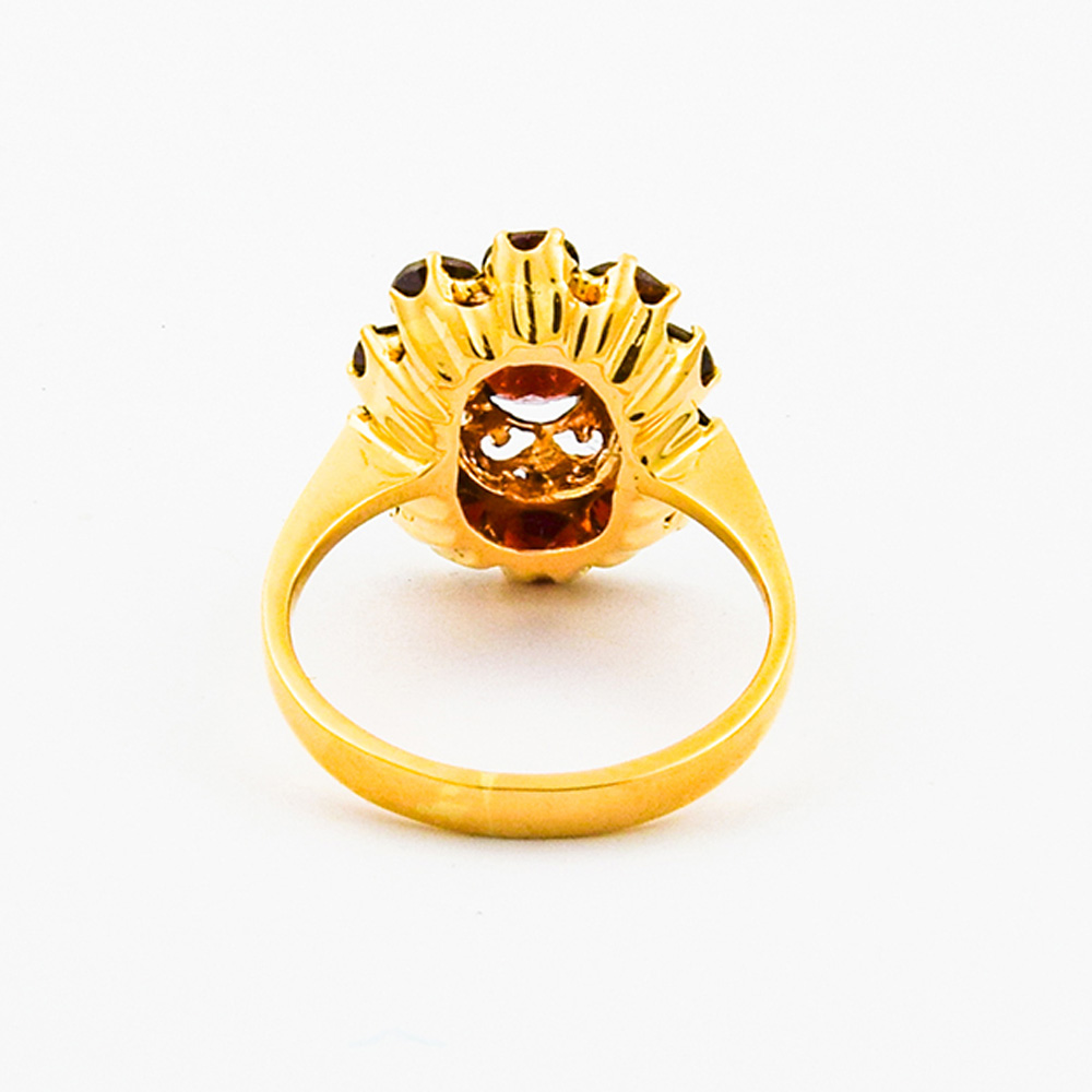 Ring aus 750 Gelbgold mit Granat, nachhaltiger second hand Schmuck perfekt aufgearbeitet