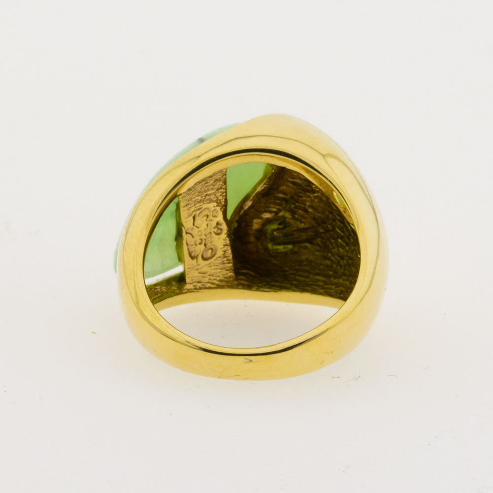 Ring aus 585 Gelbgold mit Jade, nachhaltiger second hand Schmuck perfekt aufgearbeitet