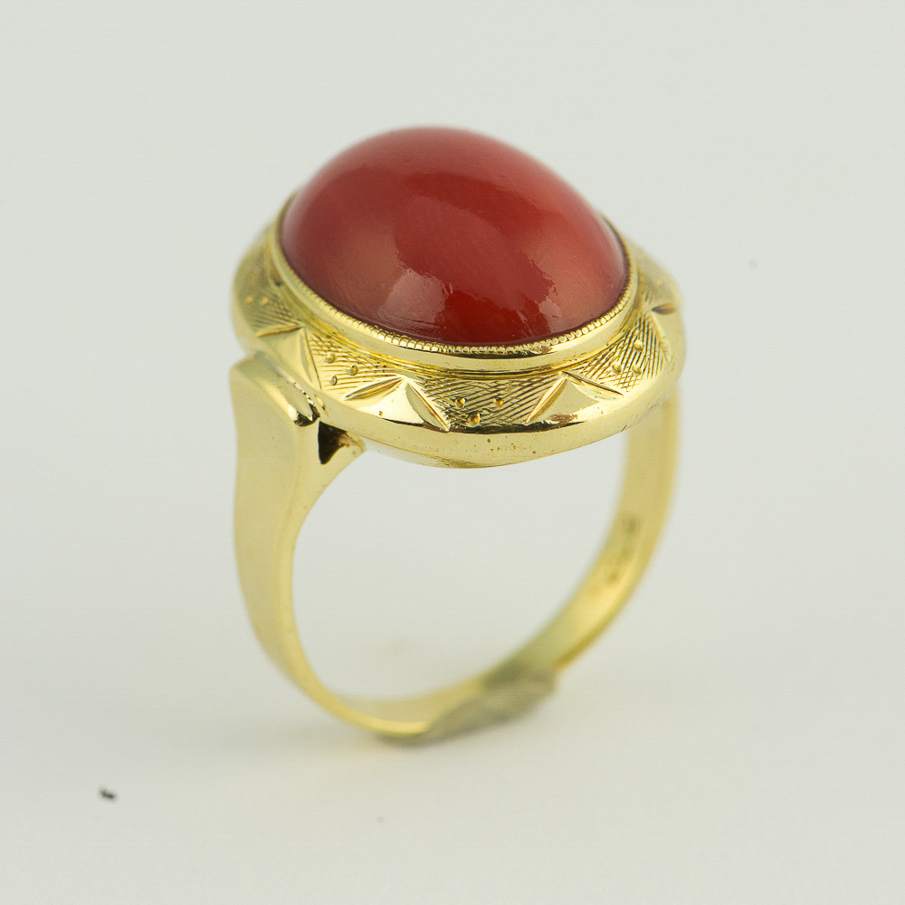 Ring aus 585 Gelbgold mit Koralle, hochwertiger second hand Schmuck perfekt aufgearbeitet