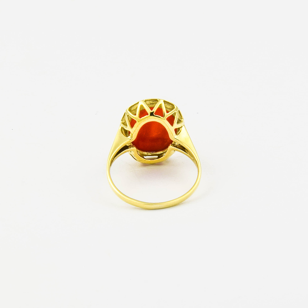 Ring aus 585 Gelbgold mit Koralle, nachhaltiger second hand Schmuck perfekt aufgearbeitet